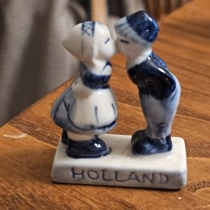 Vintage Delft Blue Handpainted Dutch Boy & Girl Kissing Figurine